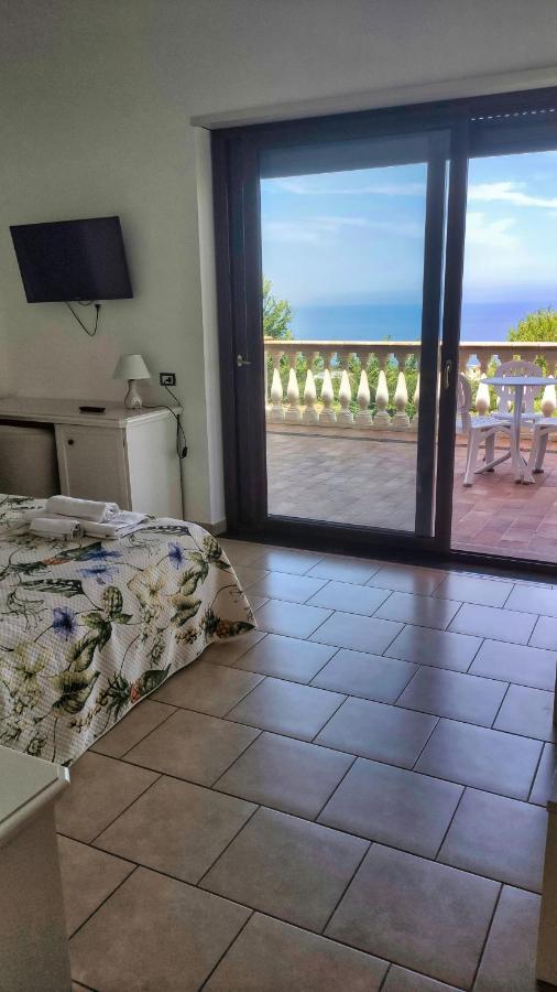 Отель Residenza Domus Aurea Tropea- Vista Mare Санта-Доменика Экстерьер фото