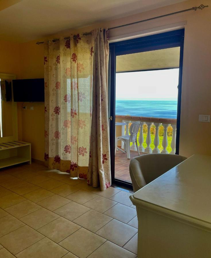 Отель Residenza Domus Aurea Tropea- Vista Mare Санта-Доменика Экстерьер фото