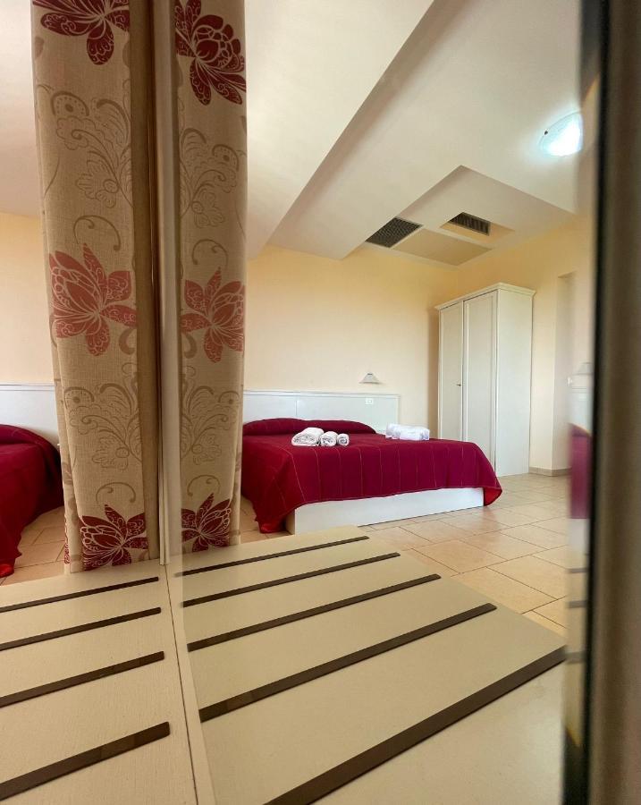 Отель Residenza Domus Aurea Tropea- Vista Mare Санта-Доменика Экстерьер фото