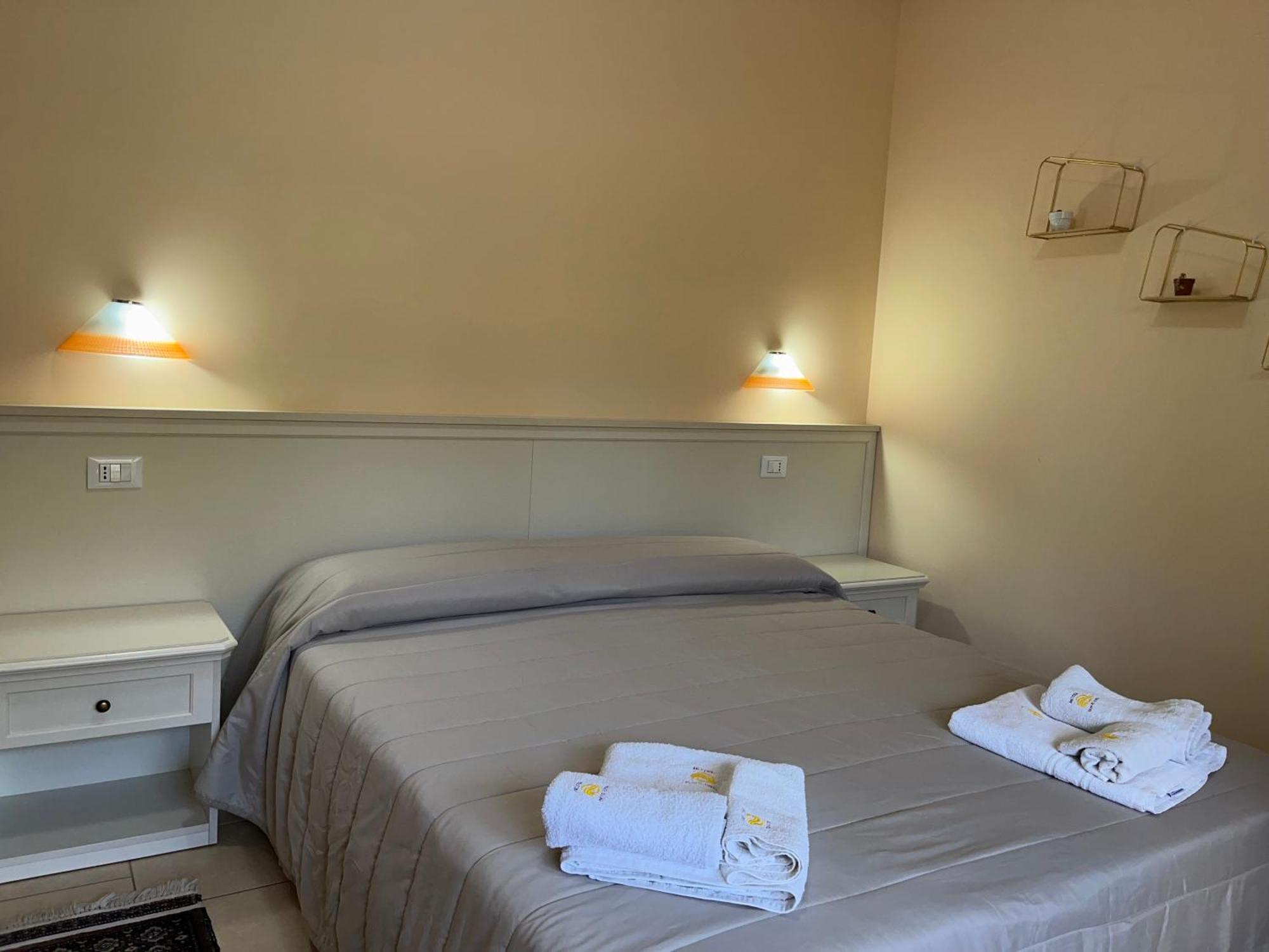 Отель Residenza Domus Aurea Tropea- Vista Mare Санта-Доменика Экстерьер фото