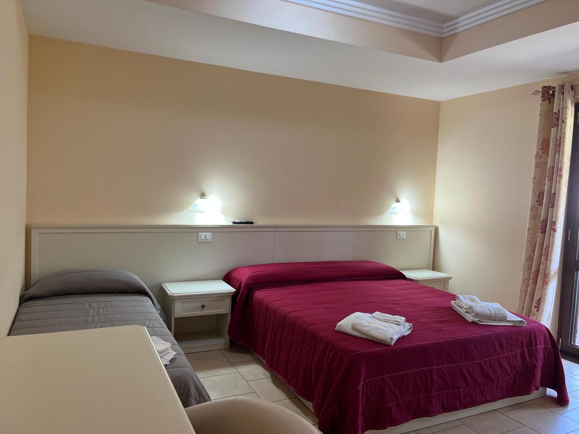 Отель Residenza Domus Aurea Tropea- Vista Mare Санта-Доменика Экстерьер фото