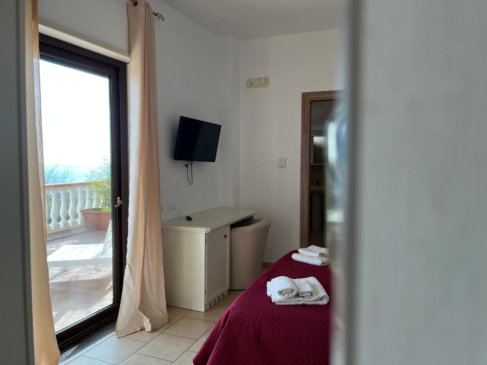 Отель Residenza Domus Aurea Tropea- Vista Mare Санта-Доменика Экстерьер фото