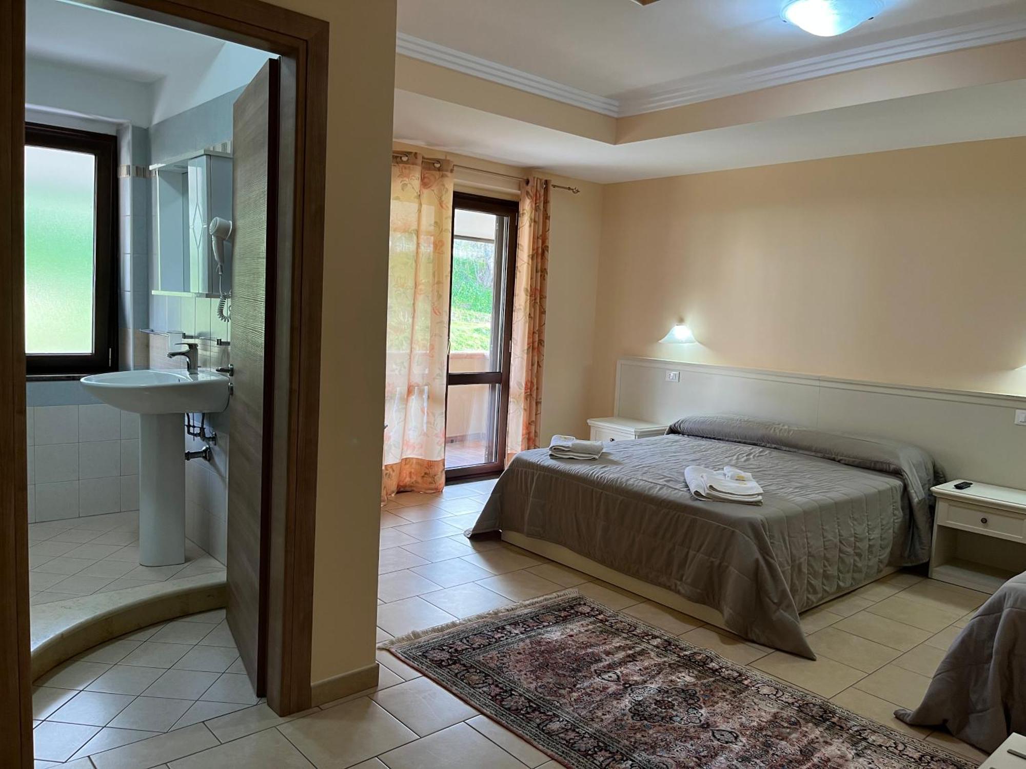 Отель Residenza Domus Aurea Tropea- Vista Mare Санта-Доменика Экстерьер фото