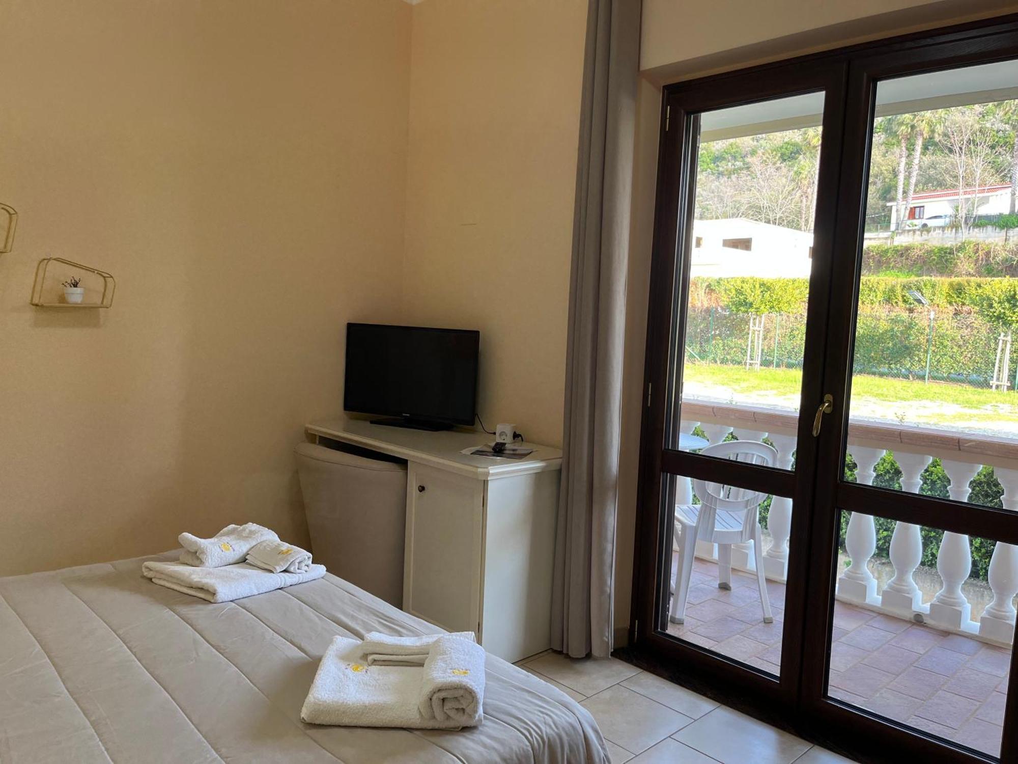 Отель Residenza Domus Aurea Tropea- Vista Mare Санта-Доменика Экстерьер фото