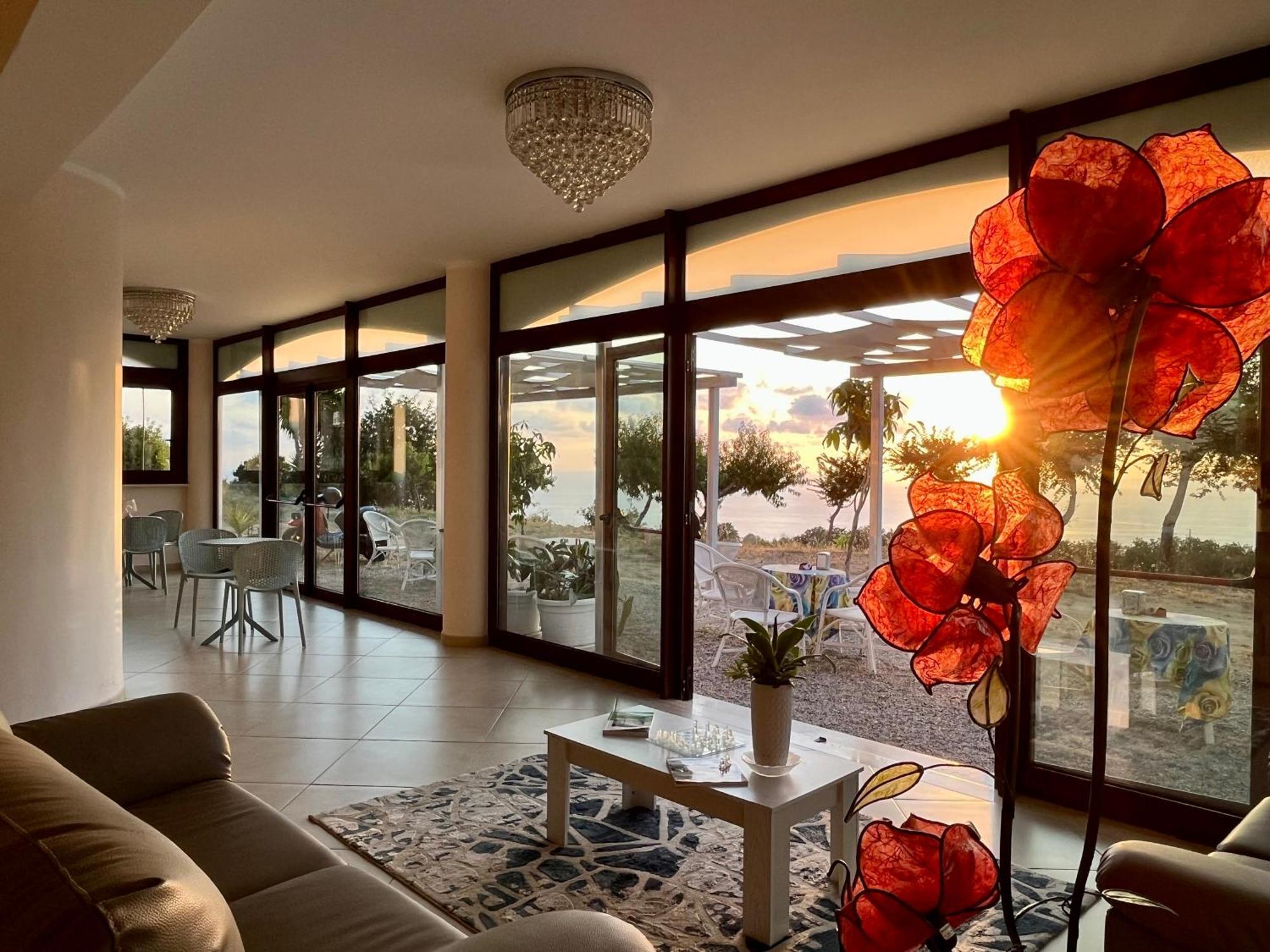 Отель Residenza Domus Aurea Tropea- Vista Mare Санта-Доменика Экстерьер фото