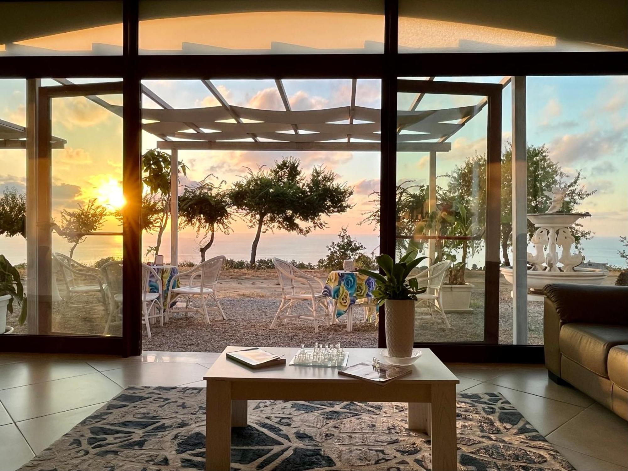 Отель Residenza Domus Aurea Tropea- Vista Mare Санта-Доменика Экстерьер фото