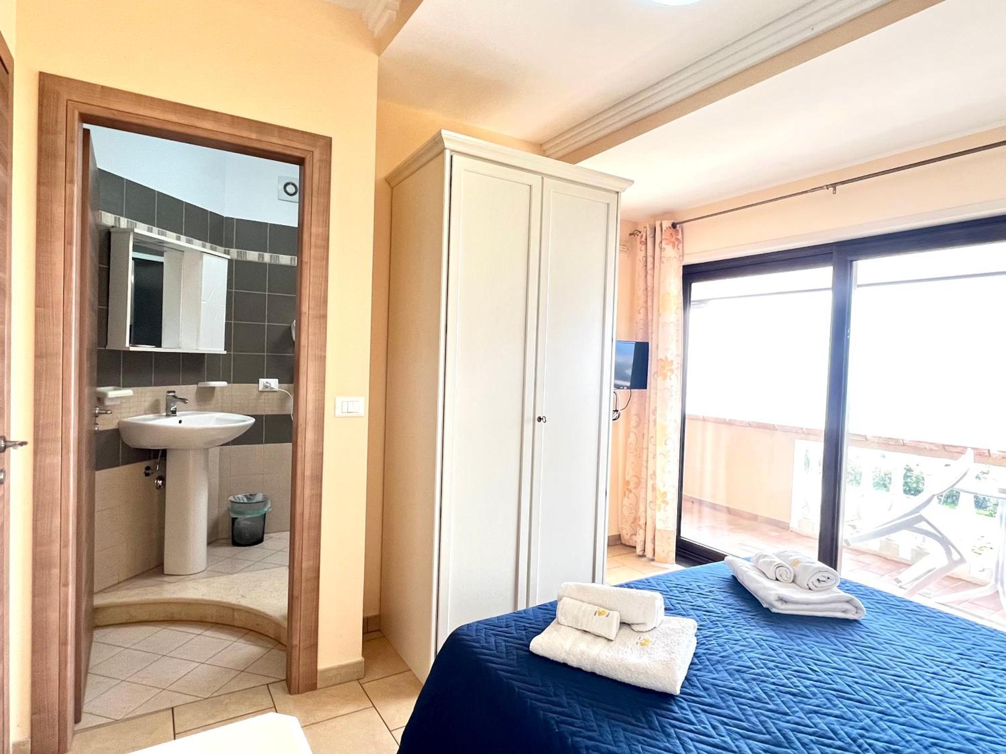 Отель Residenza Domus Aurea Tropea- Vista Mare Санта-Доменика Экстерьер фото